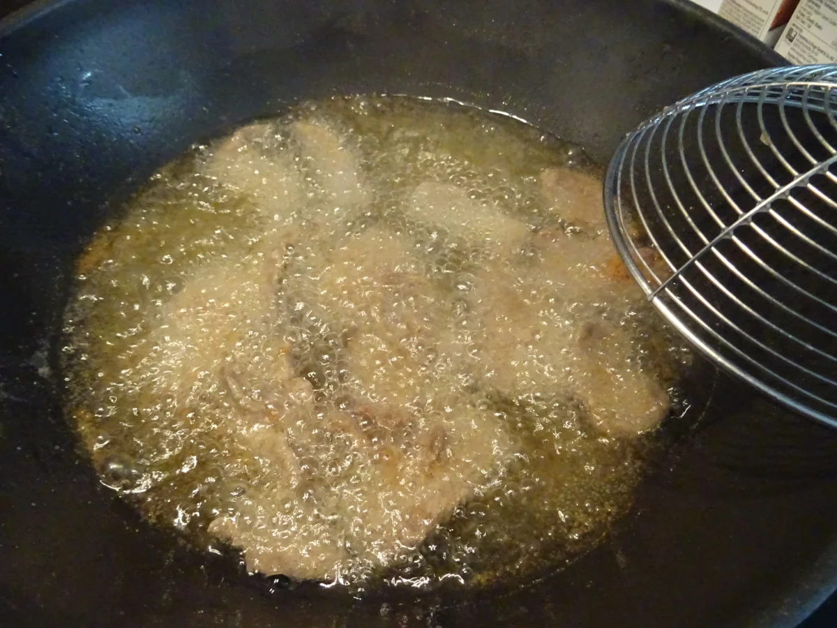 Rezept: Asiatische Gemüsepfanne mit Mie-Nudeln und knusprigen Fleisch-Streifen Bild Nr. 8860 Asiatische Gemüsepfanne mit Mie-Nudeln und knusprigen Fleisch-Streifen - Rezept - Bild Nr. 8860