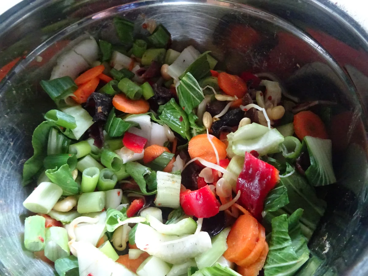 Rezept: Asiatische Gemüsepfanne mit Mie-Nudeln und knusprigen Fleisch-Streifen Bild Nr. 8863 Asiatische Gemüsepfanne mit Mie-Nudeln und knusprigen Fleisch-Streifen - Rezept - Bild Nr. 8863