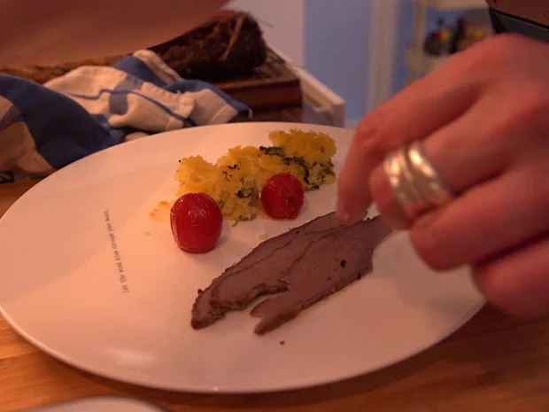Brisket aus dem Heu mit Wildkräuterpolenta, lackierten Kirschtomaten und Trüffeljus - Rezept - Bild Nr. 8865