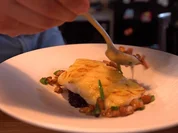 Steinbutt im Pfifferlingsud, Kartoffelschuppen, Venere Risotto und Weißweinschaum - Rezept - Bild Nr. 2