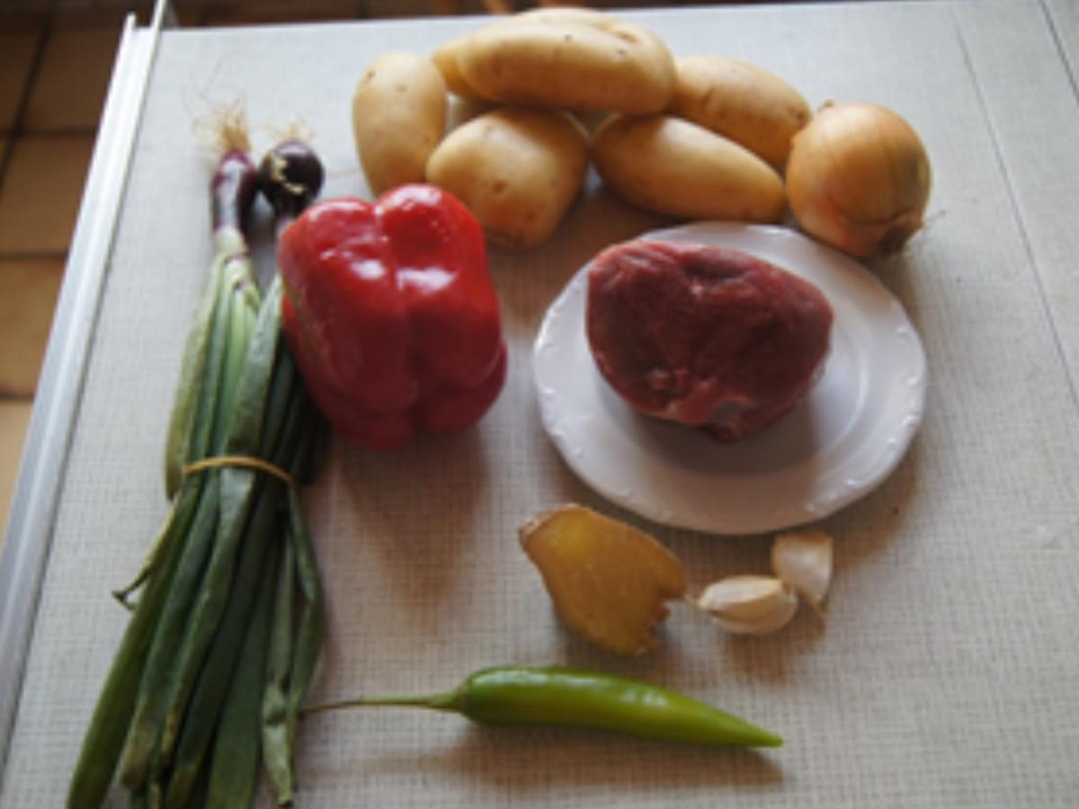 Pfannengerührte Rindfleischstreifen mit Paprika und herzhaften Kartoffelstampf - Rezept - Bild Nr. 8867