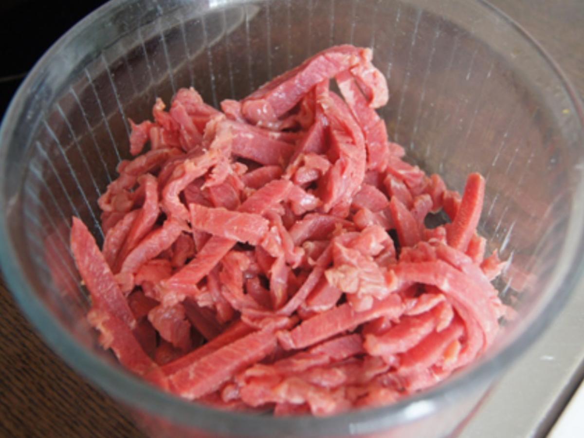 Pfannengerührte Rindfleischstreifen mit Paprika und herzhaften Kartoffelstampf - Rezept - Bild Nr. 8870