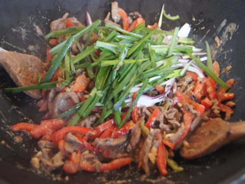 Rezept: Pfannengerührte Rindfleischstreifen mit Paprika und herzhaften Kartoffelstampf Bild Nr. 8877 Pfannengerührte Rindfleischstreifen mit Paprika und herzhaften Kartoffelstampf - Rezept - Bild Nr. 8877