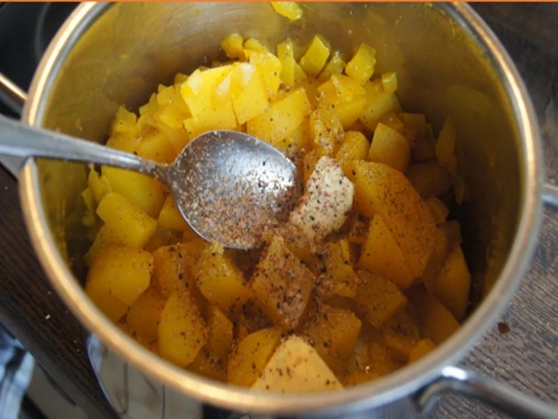 Rezept: Pfannengerührte Rindfleischstreifen mit Paprika und herzhaften Kartoffelstampf Bild Nr. 8884 Pfannengerührte Rindfleischstreifen mit Paprika und herzhaften Kartoffelstampf - Rezept - Bild Nr. 8884