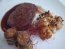 Rinderfilet gebeeft auf Rotweinsauce mit Grillblumenkohl und Kartoffeltürmchen - Rezept - Bild Nr. 8870