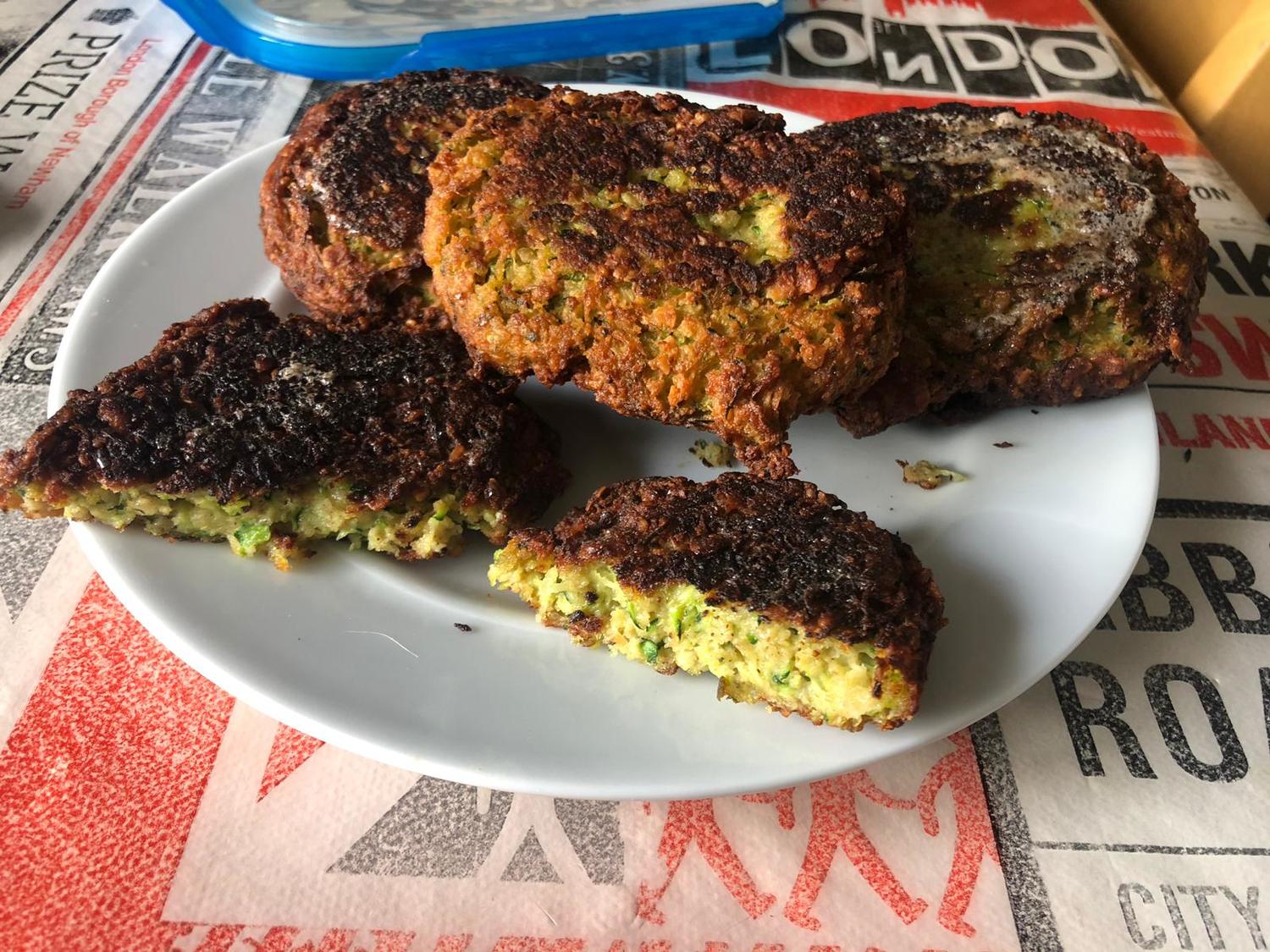 Zucchini-Reibeplätzchen - Rezept mit Bild - kochbar.de