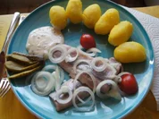 Matjesfilet mit Hausfrauensauce und Pellkartoffel-Drillingen - Rezept - Bild Nr. 2