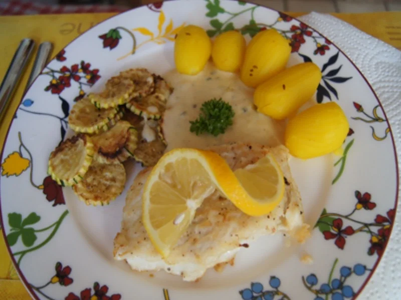 Rezept: Kabeljaufilet mit Senfsauce, Zucchini und Drillingen Bild Nr. 8894 Kabeljaufilet mit Senfsauce, Zucchini und Drillingen - Rezept - Bild Nr. 8894