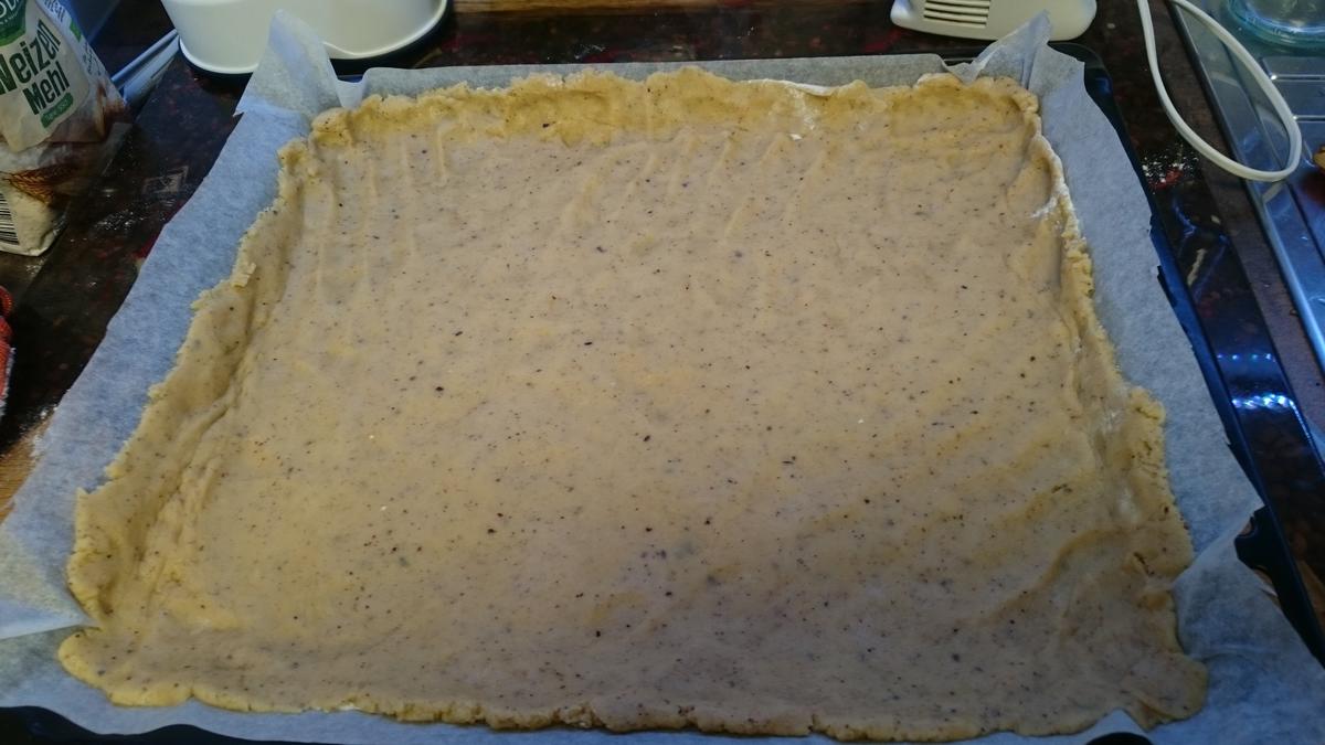Zwetschgenkuchen mit Haselnusskern Boden - Rezept - Bild Nr. 8912