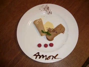 Rezept: Cannoli trifft Mousse au Chocolat an grüner Kaffeesoße Cannoli trifft Mousse au Chocolat an grüner Kaffeesoße - Rezept