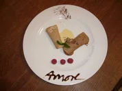 Cannoli trifft Mousse au Chocolat an grüner Kaffeesoße - Rezept