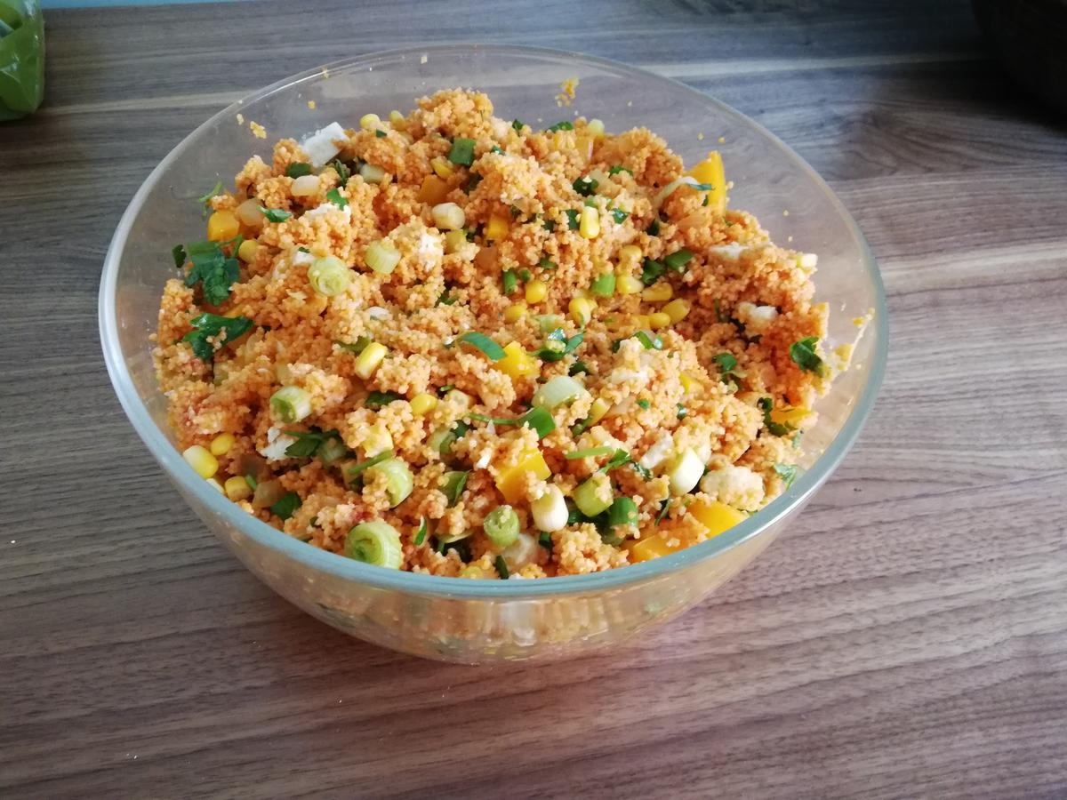 Couscous-Salat mit gegrilltem Gemüse und Kräutern - Rezept - kochbar.de