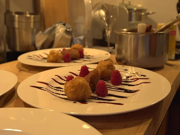 Topfenknödel/ Semmelbrösel/ Erdbeer- Sauerampfersorbet/ Holunder - Rezept - Bild Nr. 2