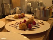 Topfenknödel/ Semmelbrösel/ Erdbeer- Sauerampfersorbet/ Holunder - Rezept - Bild Nr. 2