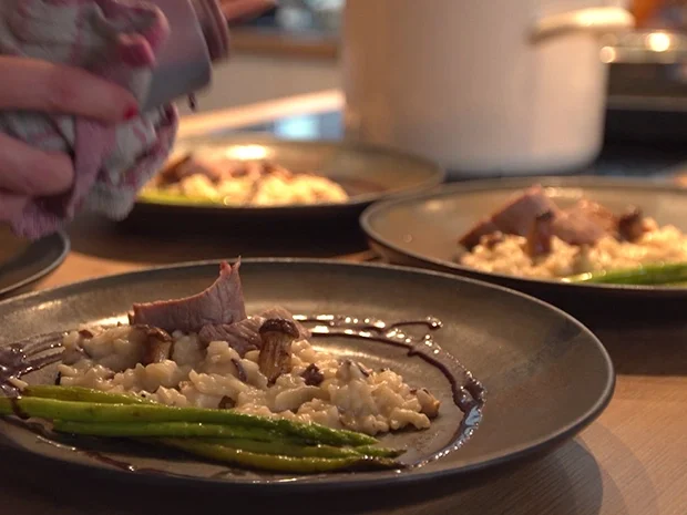 Rezept: Kalbsfilet auf Pilzrisotto an Portweinjus mit Thaispargel Bild Nr. 2 Kalbsfilet auf Pilzrisotto an Portweinjus mit Thaispargel - Rezept - Bild Nr. 2