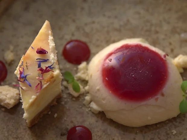 Rezept: Pana Cotta mit Himbergelee, Cheesecake und Rieslingsorbet Bild Nr. 2 Pana Cotta mit Himbergelee, Cheesecake und Rieslingsorbet - Rezept - Bild Nr. 2