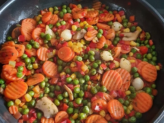 Rezept: Putenschnitzel- Tomatensosse- Gemüsemix- Kartoffelwürfel Bild Nr. 4 Putenschnitzel- Tomatensosse- Gemüsemix- Kartoffelwürfel - Rezept - Bild Nr. 4