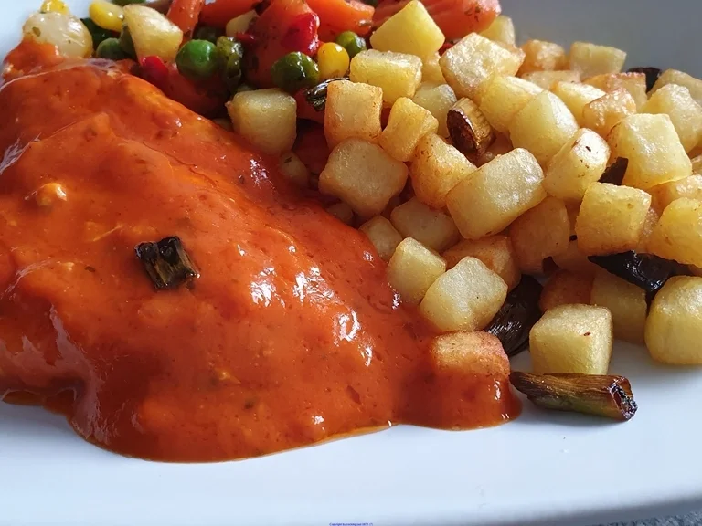 Rezept: Putenschnitzel- Tomatensosse- Gemüsemix- Kartoffelwürfel Bild Nr. 9 Putenschnitzel- Tomatensosse- Gemüsemix- Kartoffelwürfel - Rezept - Bild Nr. 9