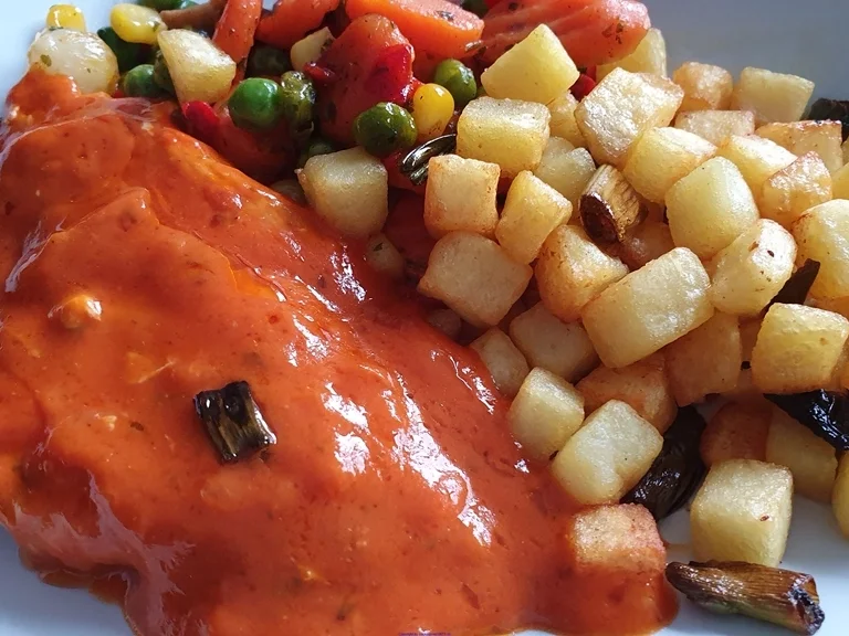 Rezept: Putenschnitzel- Tomatensosse- Gemüsemix- Kartoffelwürfel Bild Nr. 10 Putenschnitzel- Tomatensosse- Gemüsemix- Kartoffelwürfel - Rezept - Bild Nr. 10