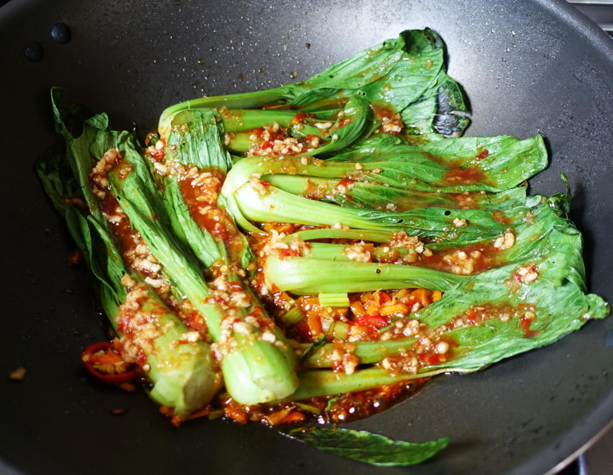 Eier auf Balado-Art mit kurz gebratenem Pak Choi - Rezept - Bild Nr. 4