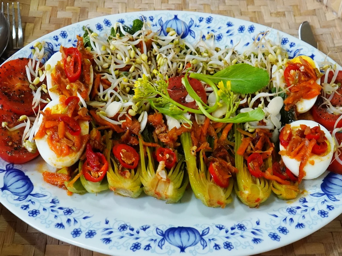 Eier auf Balado-Art mit kurz gebratenem Pak Choi - Rezept - Bild Nr. 5