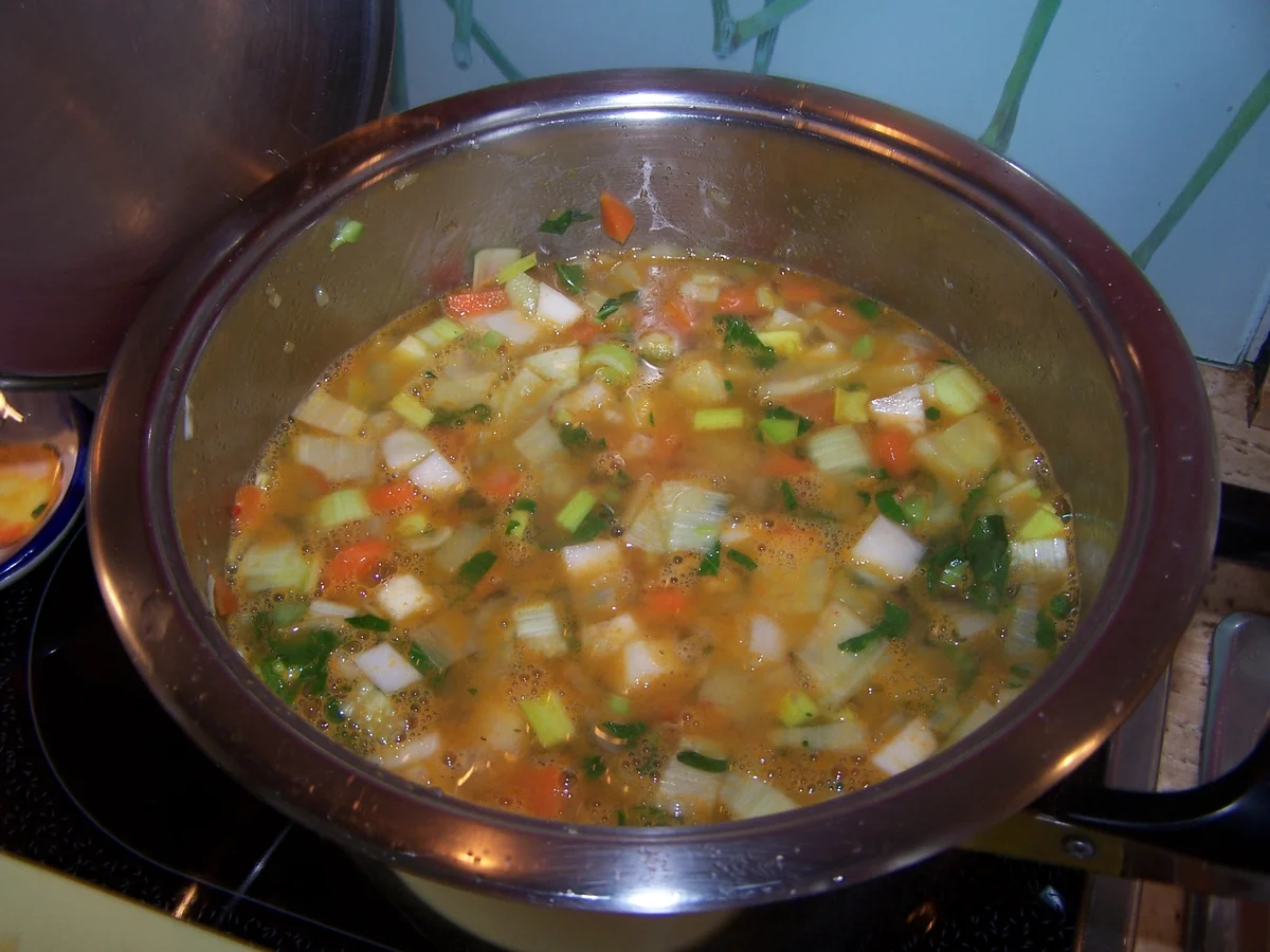 Rezept: Kartoffel-Gemüse-Suppe mit Einlage und Beilage Bild Nr. 12 Kartoffel-Gemüse-Suppe mit Einlage und Beilage - Rezept - Bild Nr. 12