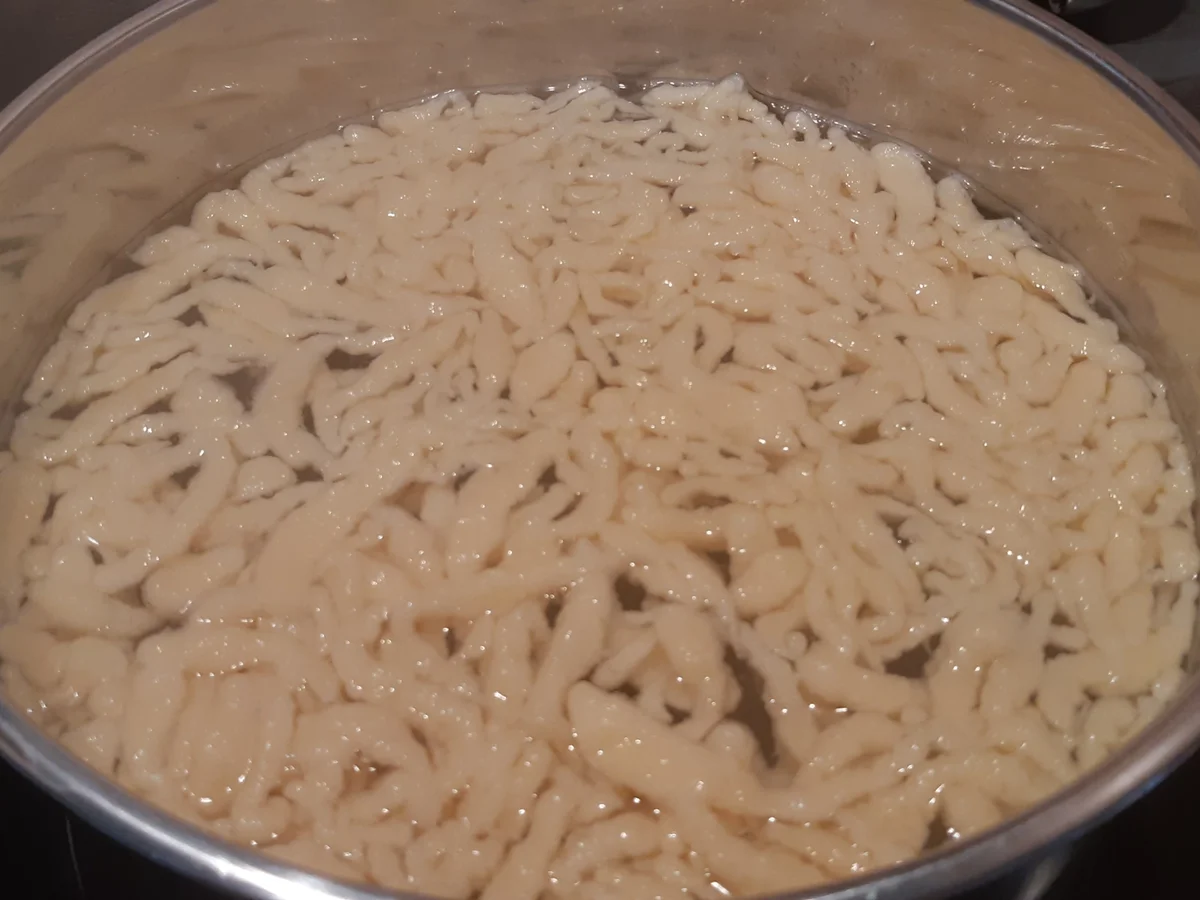 Rezept: Selbstgemachte Spätzle Bild Nr. 3 Selbstgemachte Spätzle - Rezept - Bild Nr. 3