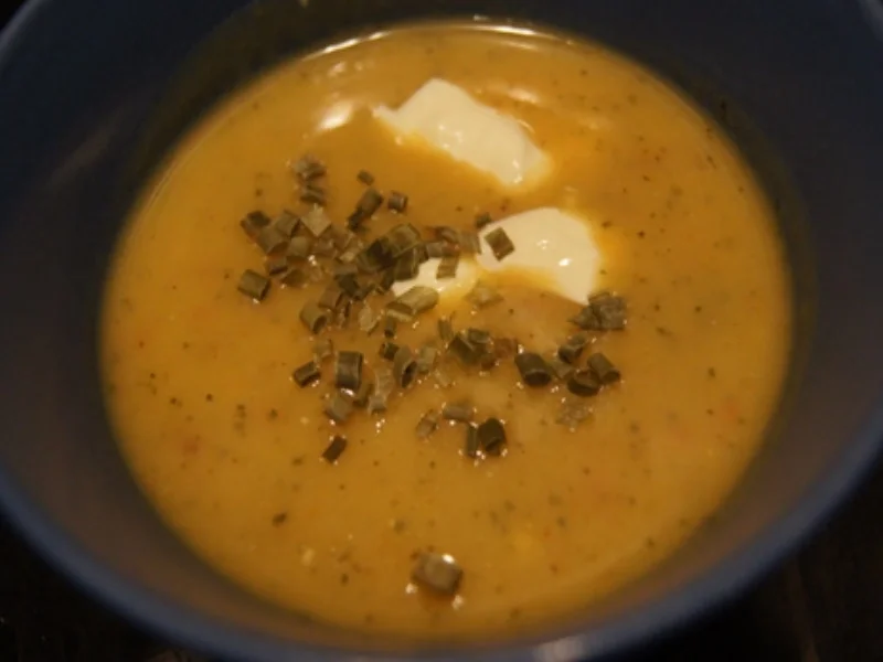 Rezept: Herzhafte Zucchini Suppe mit Einlage Bild Nr. 2 Herzhafte Zucchini Suppe mit Einlage - Rezept - Bild Nr. 2