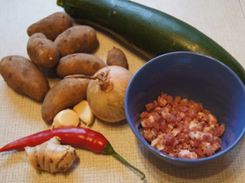 Rezept: Herzhafte Zucchini Suppe mit Einlage Bild Nr. 3 Herzhafte Zucchini Suppe mit Einlage - Rezept - Bild Nr. 3