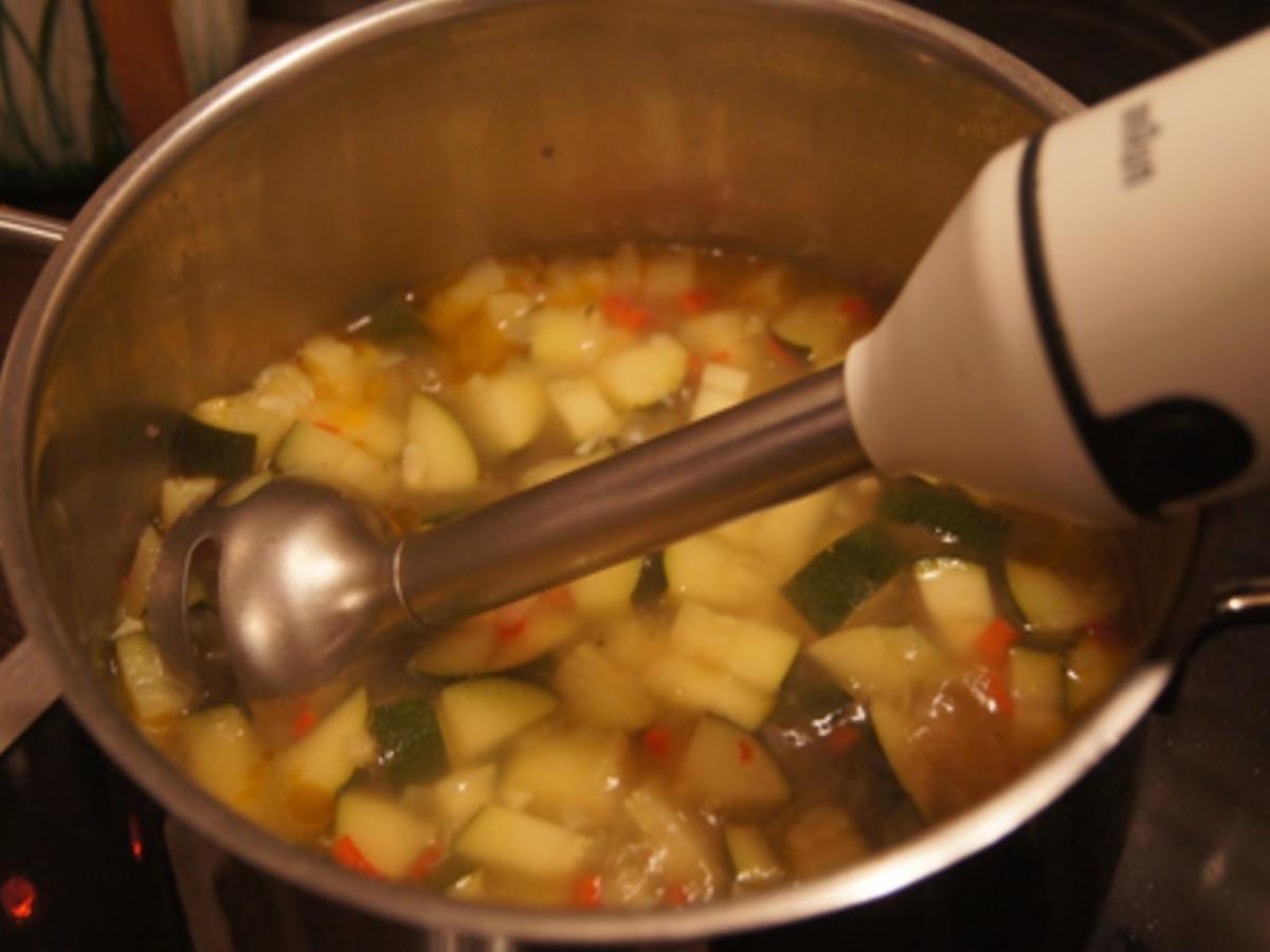 Herzhafte Zucchini Suppe mit Einlage - Rezept - Bild Nr. 9