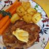 Kalbsschnitzel mit Honigmöhren, Möhrenkraut-Pesto und Bratkartoffel-Drillingen - Rezept - Bild Nr. 2