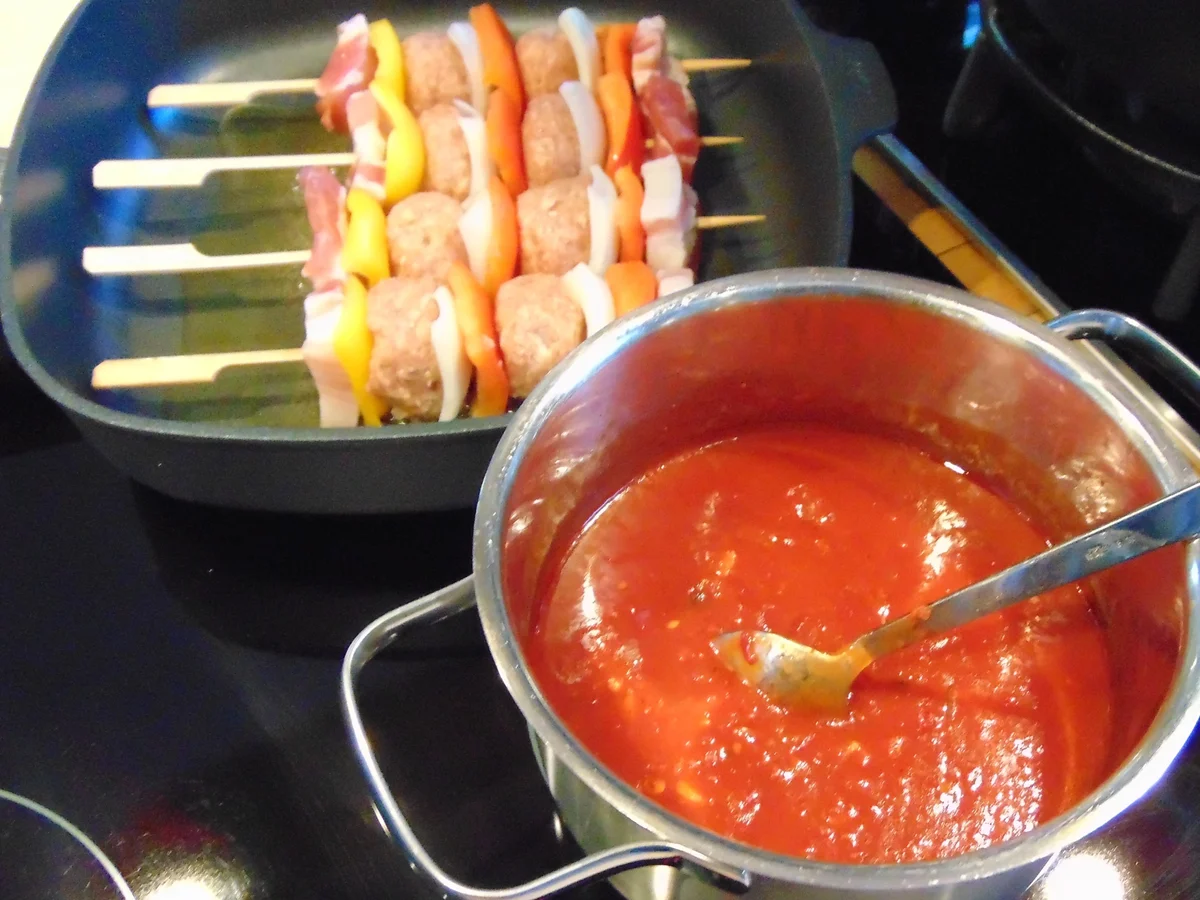 Rezept: Hackfleischspieße mit asiatischer Soße Bild Nr. 4 Hackfleischspieße mit asiatischer Soße - Rezept - Bild Nr. 4