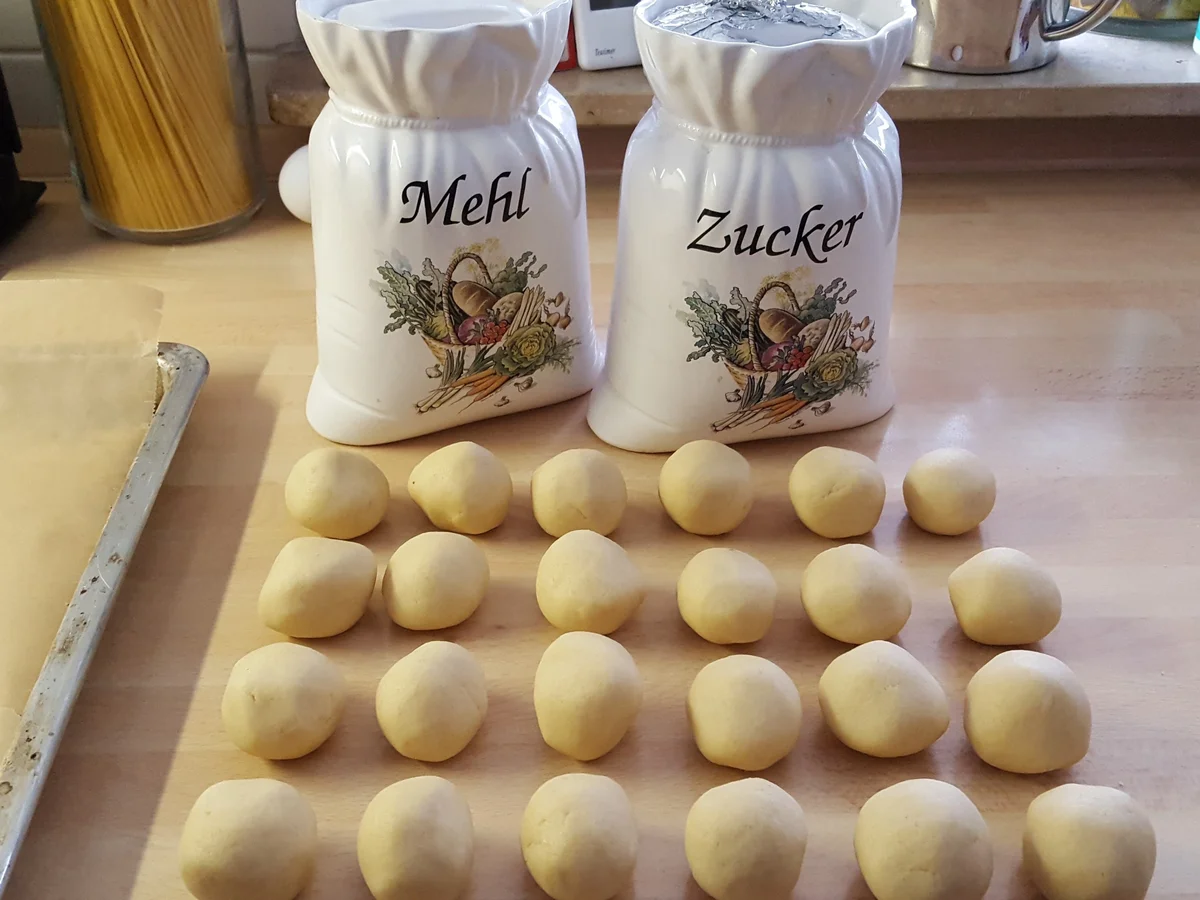 Rezept: Feinste Butter- Mandelhörnchen Bild Nr. 4 Feinste Butter- Mandelhörnchen - Rezept - Bild Nr. 4