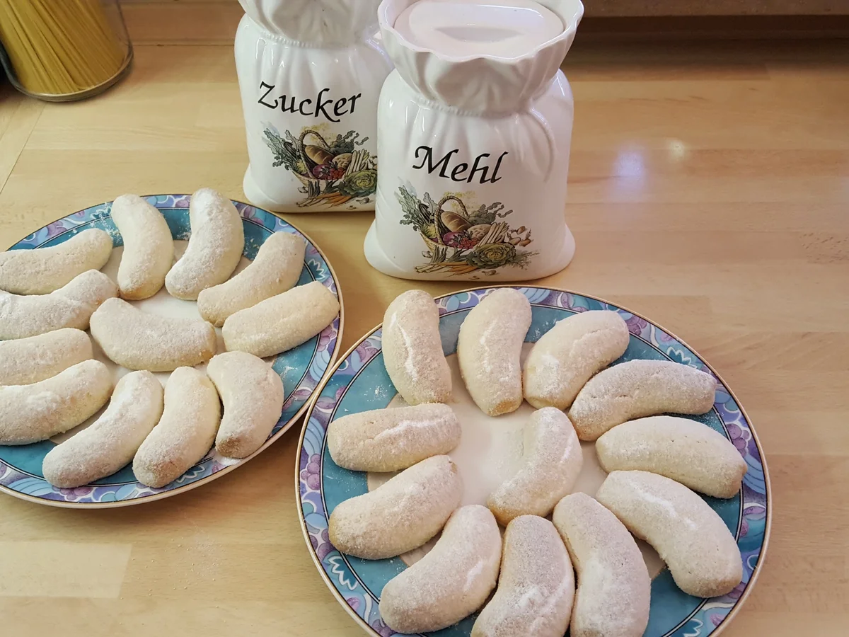 Rezept: Feinste Butter- Mandelhörnchen Bild Nr. 11 Feinste Butter- Mandelhörnchen - Rezept - Bild Nr. 11