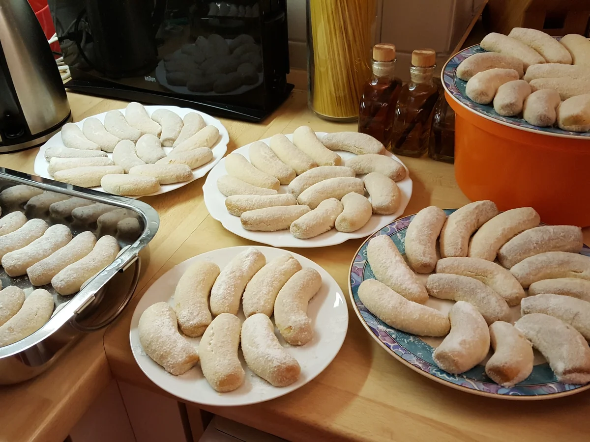 Rezept: Feinste Butter- Mandelhörnchen Bild Nr. 13 Feinste Butter- Mandelhörnchen - Rezept - Bild Nr. 13