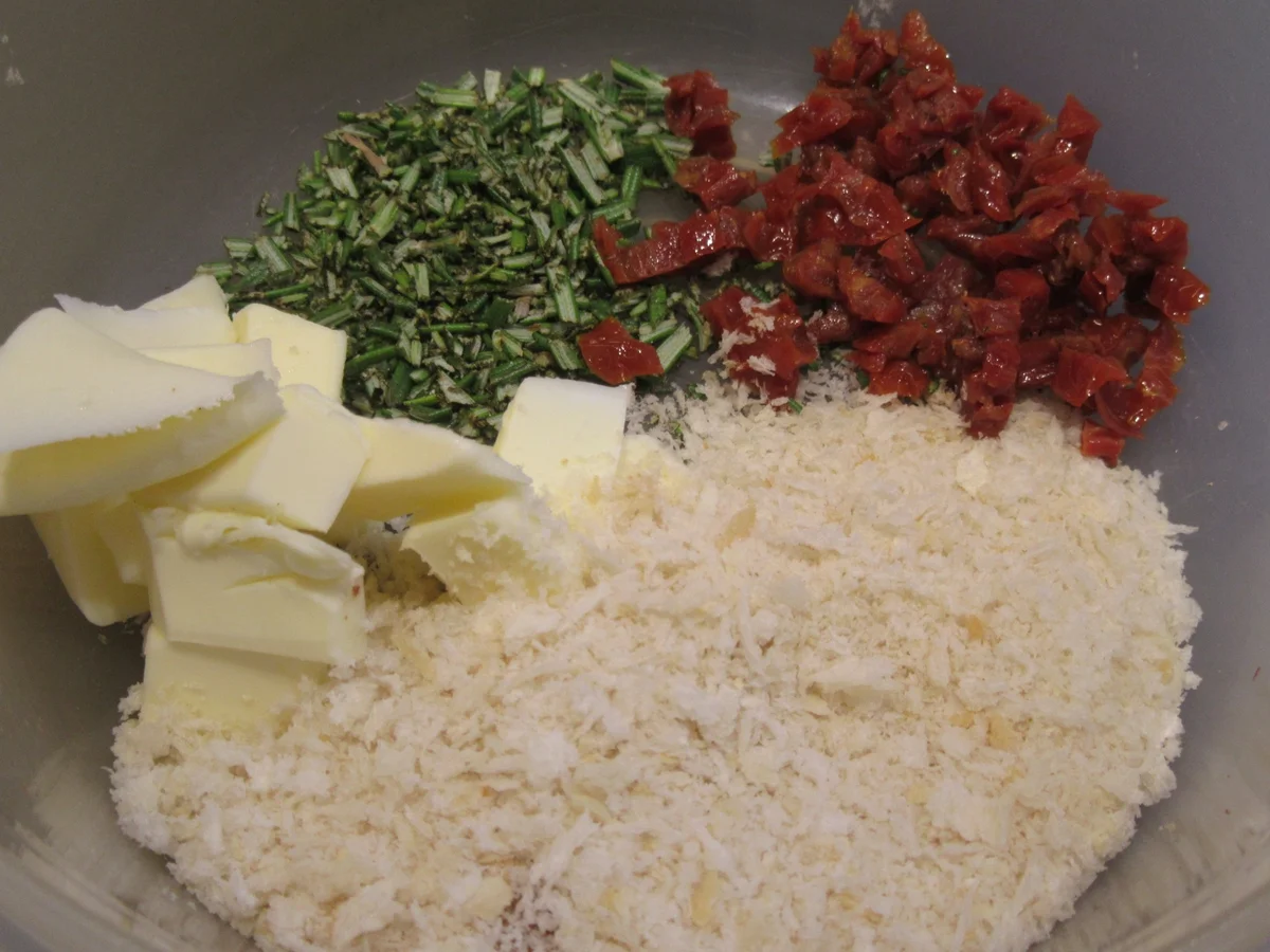 Fleisch: Lammlachse mit Steinpilzkruste und Rosmarinspätzle - Rezept - Bild Nr. 4