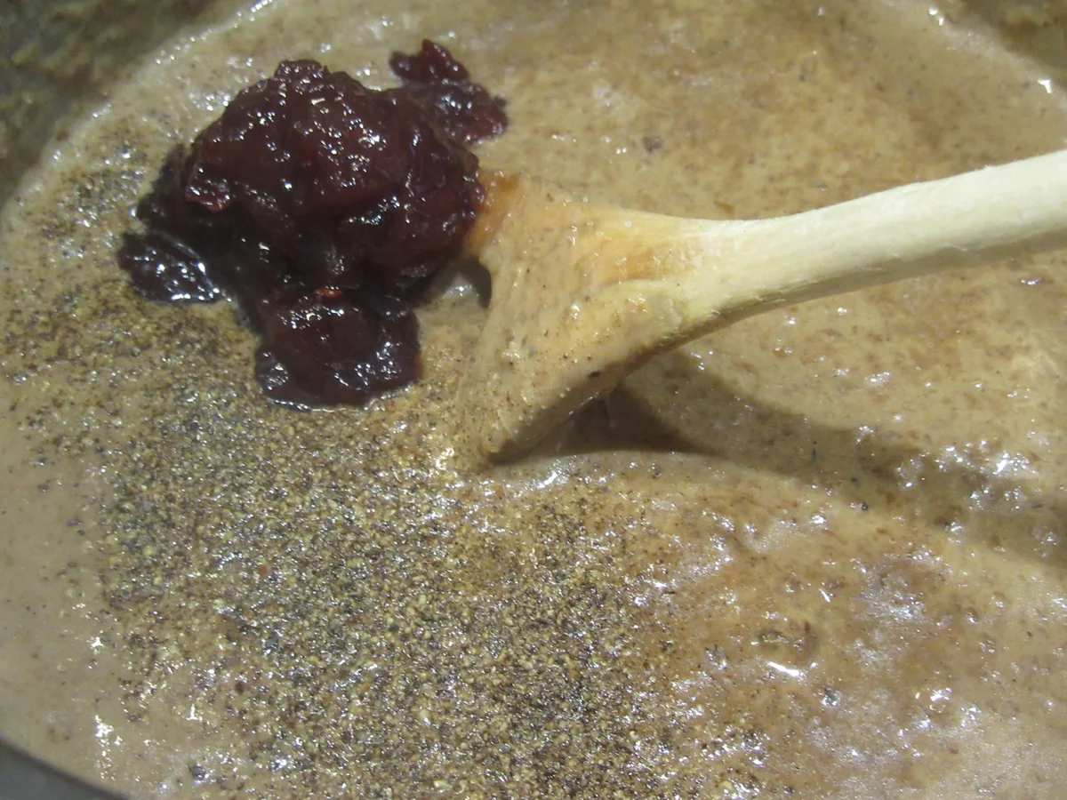 Fleisch: Lammlachse mit Steinpilzkruste und Rosmarinspätzle - Rezept - Bild Nr. 13