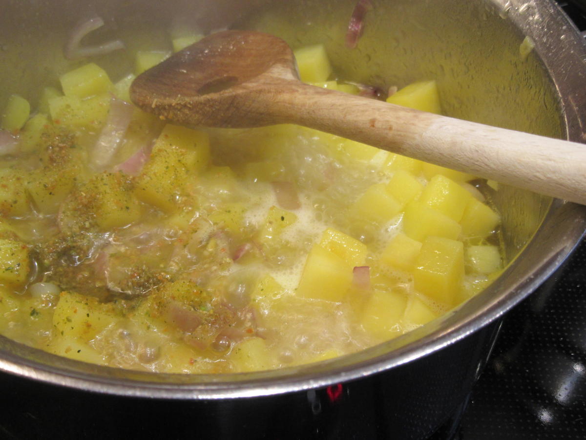 Suppen: Nordische Kartoffel-Buttermilch-Suppe mit Lachs(forelle) - Rezept - Bild Nr. 4