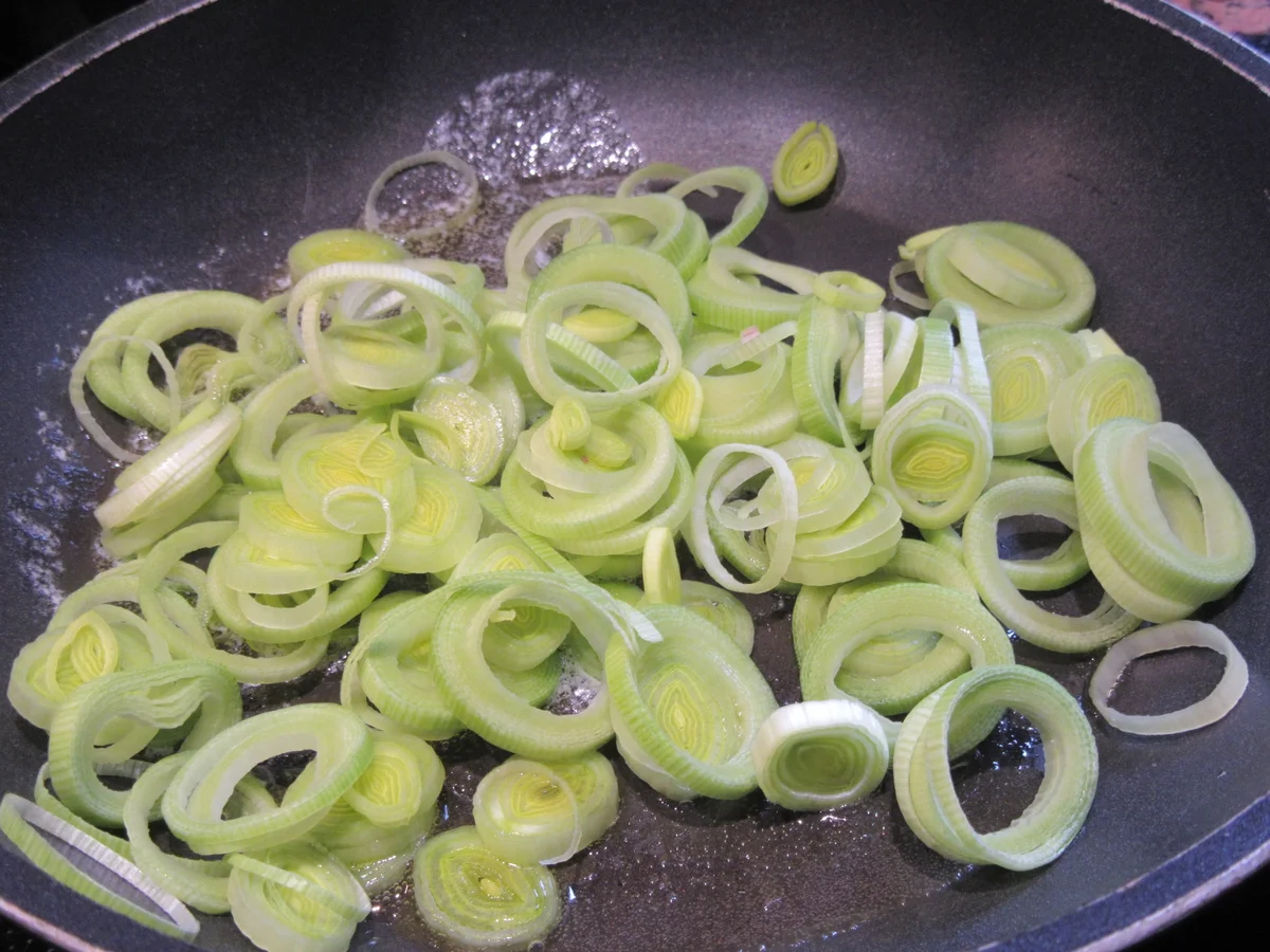 Suppen: Nordische Kartoffel-Buttermilch-Suppe mit Lachs(forelle) - Rezept - Bild Nr. 5