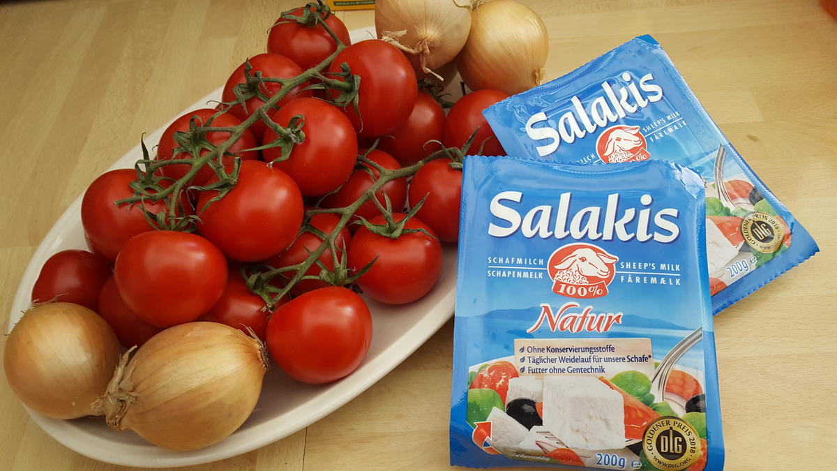 Geschmorte Tomaten mit Zwiebeln, Schafskäse und Ei - Rezept - Bild Nr. 8955