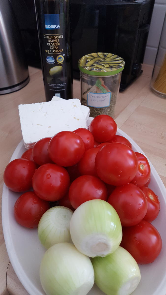 Gebackene Tomaten mit Zwiebeln und Schafskäse in Olivenöl - Rezept - Bild Nr. 8964