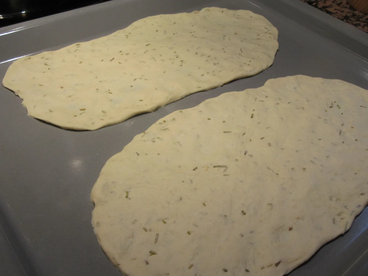 Pikantes Backen: Fladen mit Birne, Preiselbeeren, Zwiebeln und Weichkäse - Rezept - Bild Nr. 3