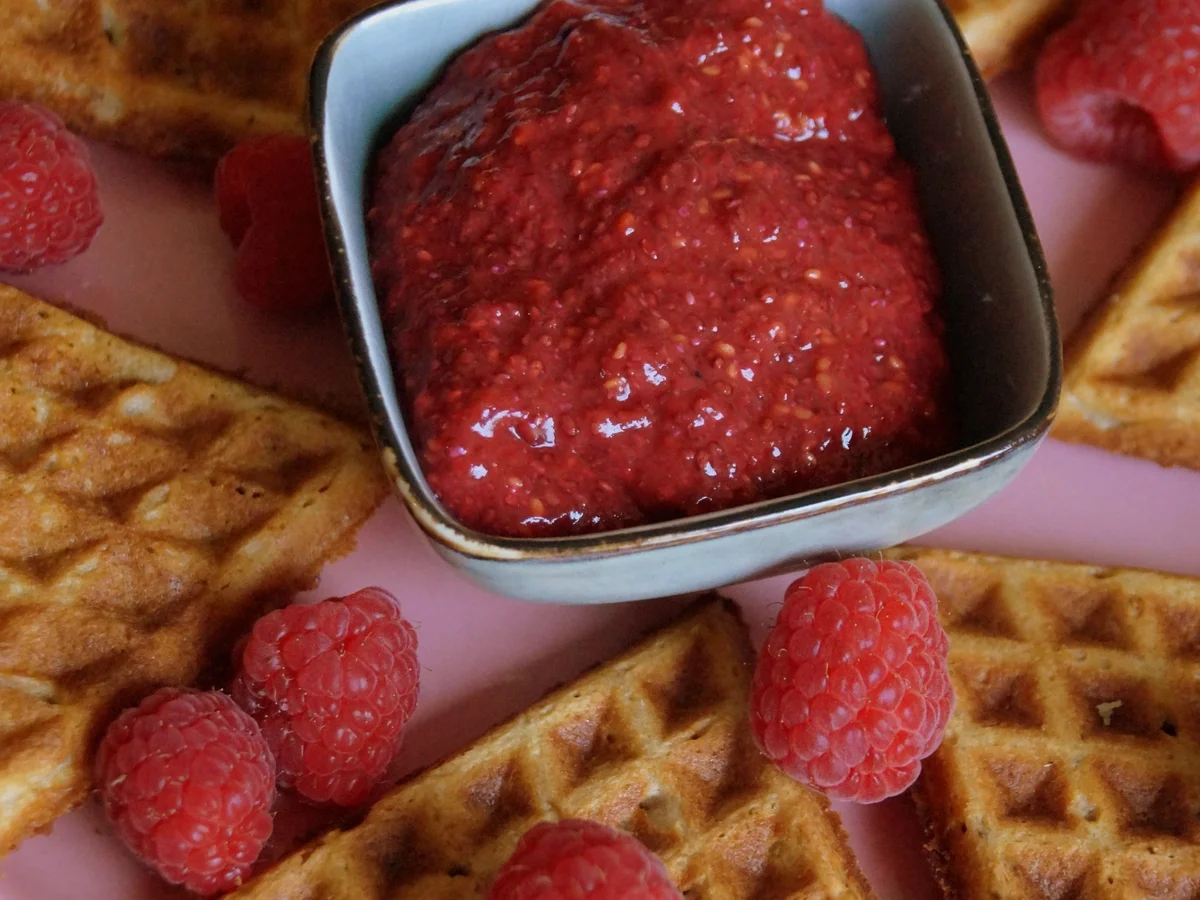 Frühstück: Haferwaffeln mit Himbeer-Marmelade - Rezept - Bild Nr. 2