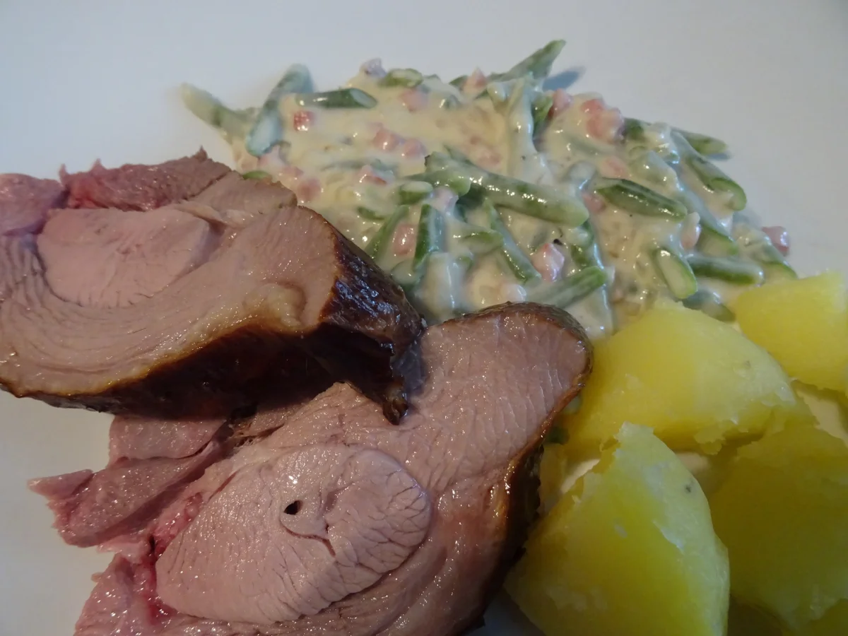 Geräucherte Putenoberkeule mit Speckbohnen in weißer Soße - Rezept - Bild Nr. 12