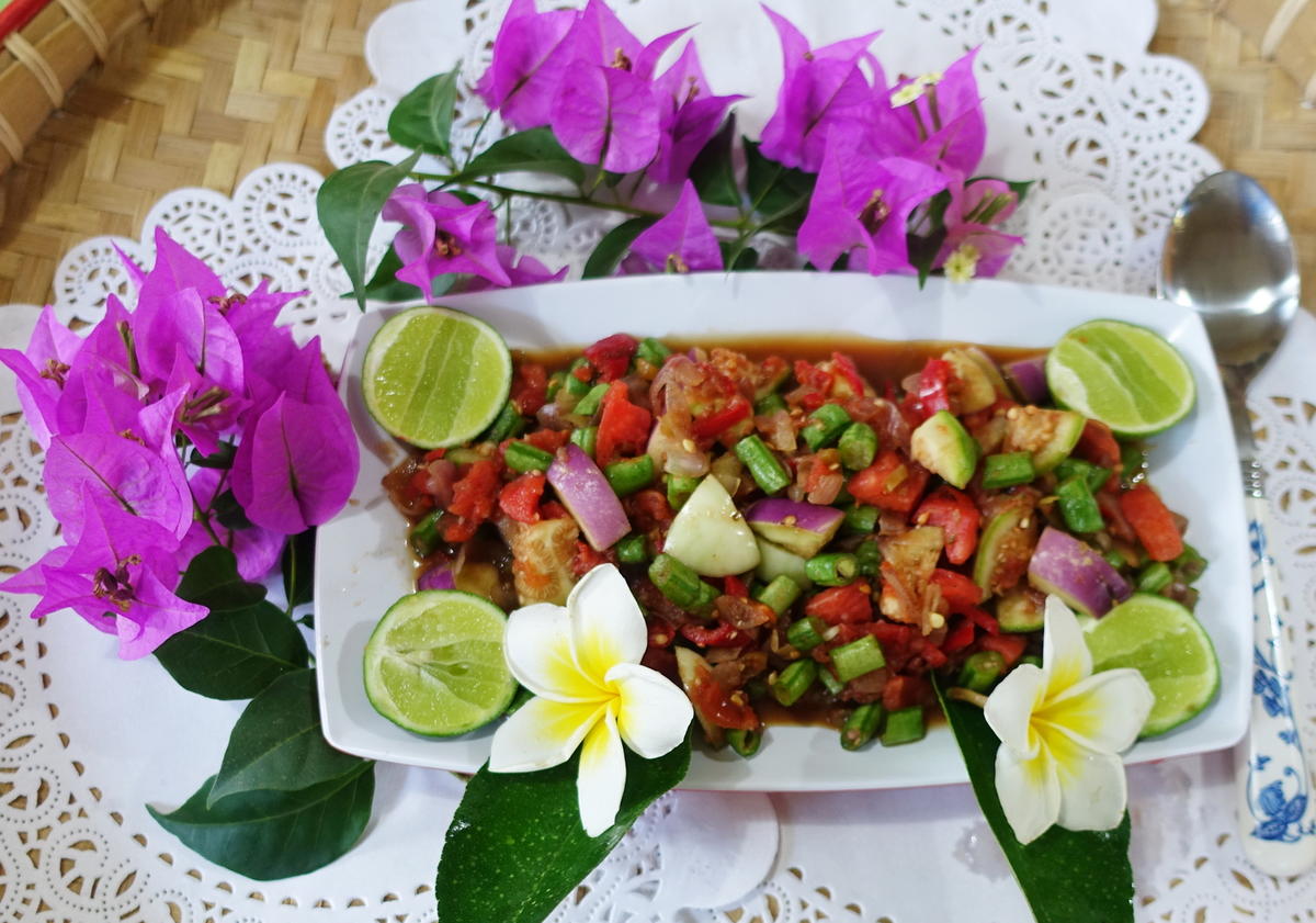 Sambal matah mit Schlangenbohnen und Auberginen auf Lombok Art - Rezept - Bild Nr. 2