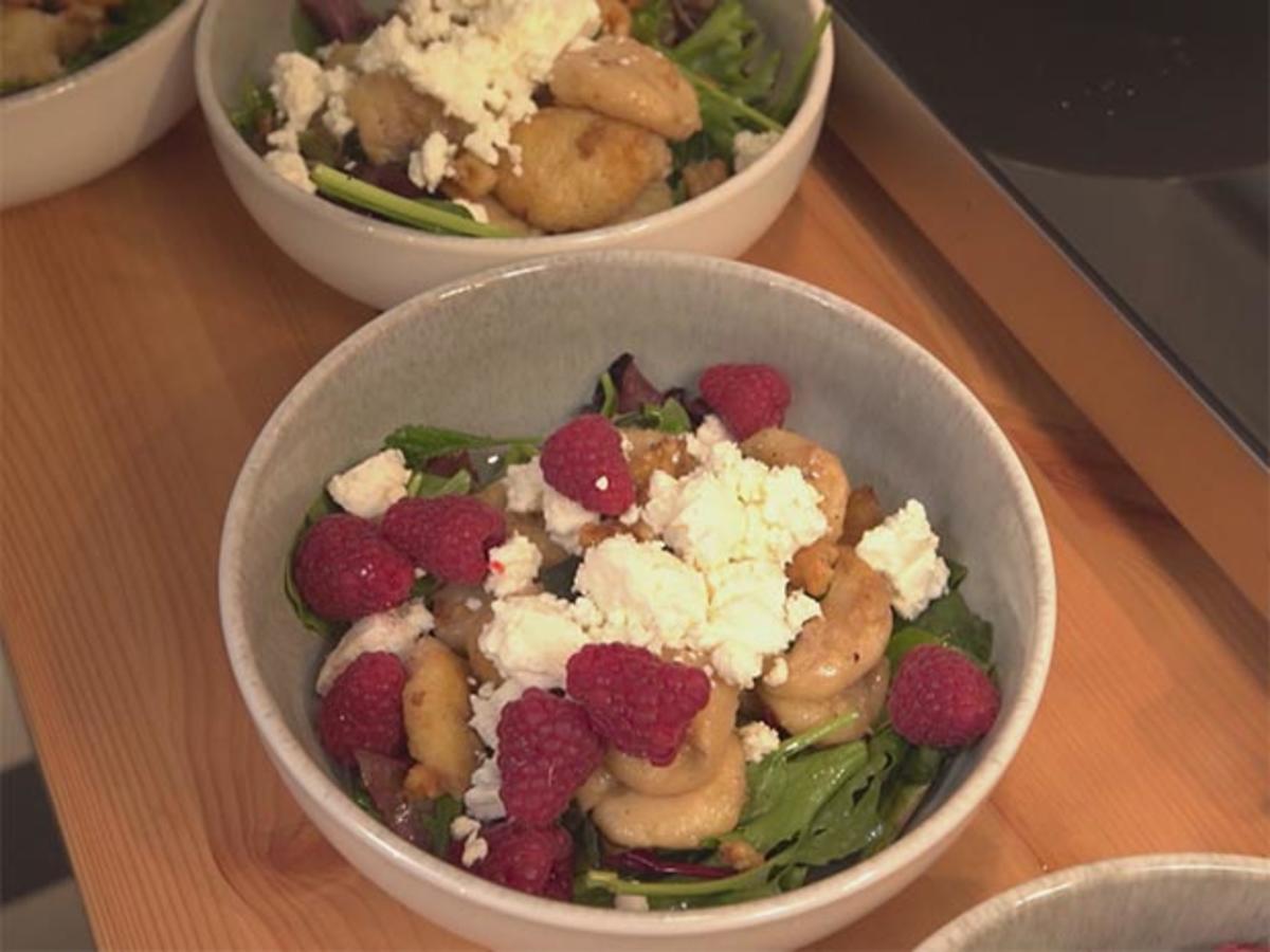 Hausgemachte Salbei Walnuss Gnocchi mit Sommersalat - von Das perfekte ...