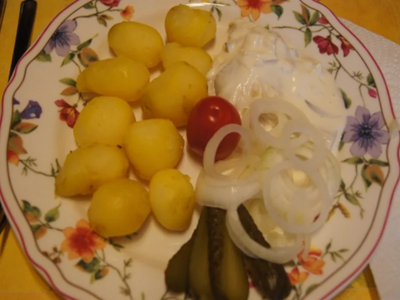 Rezept: Sahne-Heringsfilets mit Pellkartoffel-Drillingen Bild Nr. 2 Sahne-Heringsfilets mit Pellkartoffel-Drillingen - Rezept - Bild Nr. 2