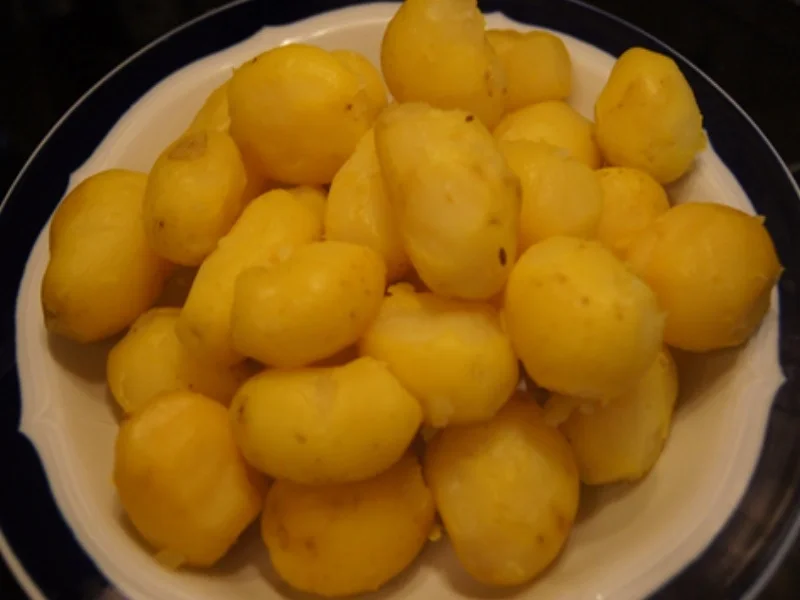 Rezept: Sahne-Heringsfilets mit Pellkartoffel-Drillingen Bild Nr. 6 Sahne-Heringsfilets mit Pellkartoffel-Drillingen - Rezept - Bild Nr. 6