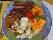 Knusperente auf Gemüsebett mit Erdnusssauce und Süßkartoffelstampf - Rezept - Bild Nr. 16