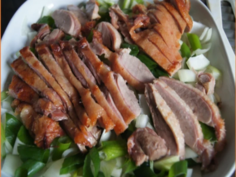 Knusperente auf Gemüsebett mit Erdnusssauce und Süßkartoffelstampf - Rezept - Bild Nr. 8